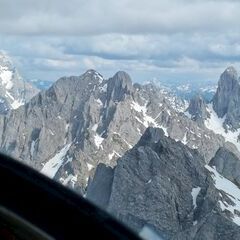 Flugwegposition um 14:31:09: Aufgenommen in der Nähe von Gemeinde Gosau, Österreich in 2288 Meter
